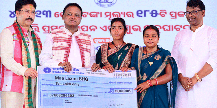ମୟୂରଭଞ୍ଜର ବିଭିନ୍ନ ବ୍ଲକ ପାଇଁ ୪୨୦ କୋଟିରୁ ଉର୍ଦ୍ଧ୍ୱ ଉନ୍ନୟନ ମୂଳକ ପ୍ରକଳ୍ପର ଶୁଭ ଉଦ୍ଘାଟନ ଓ ଭିତ୍ତିପ୍ରସ୍ତର ସ୍ଥାପନ କଲେ ମୁଖ୍ୟମନ୍ତ୍ରୀ