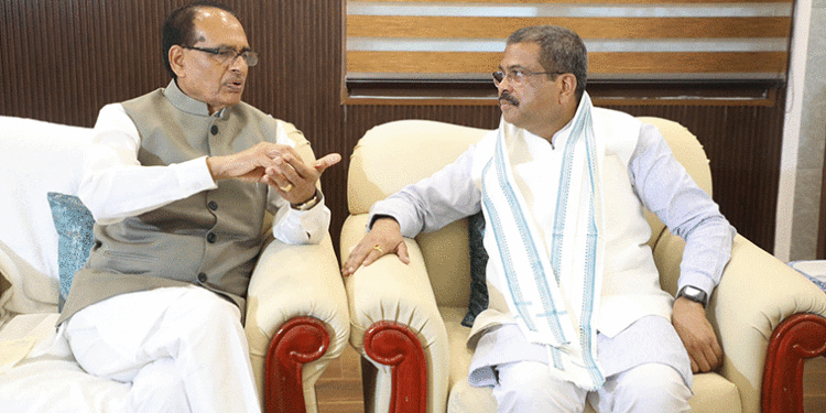 କେନ୍ଦ୍ର ଜଙ୍ଗଲ ମନ୍ତ୍ରୀ ଓ କୃଷିମନ୍ତ୍ରୀଙ୍କୁ ଭେଟିଲେ ଧର୍ମେନ୍ଦ୍ର: ସମ୍ବଲପୁର ଚିଡ଼ିଆଖାନାର ସମ୍ପ୍ରସାରଣ କରିବାକୁ ଅନୁରୋଧ
