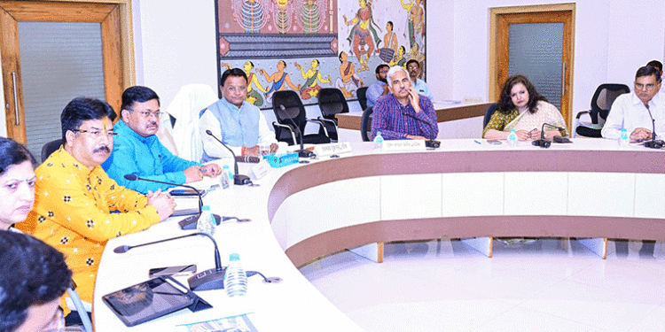 ଟ୍ୱିନ ସିଟିର ଟ୍ରାଫିକ୍ ଭିଡ ହ୍ରାସ ସହିତ ସୌନ୍ଦର୍ଯ୍ୟକରଣକୁ ପ୍ରାଧାନ୍ୟ