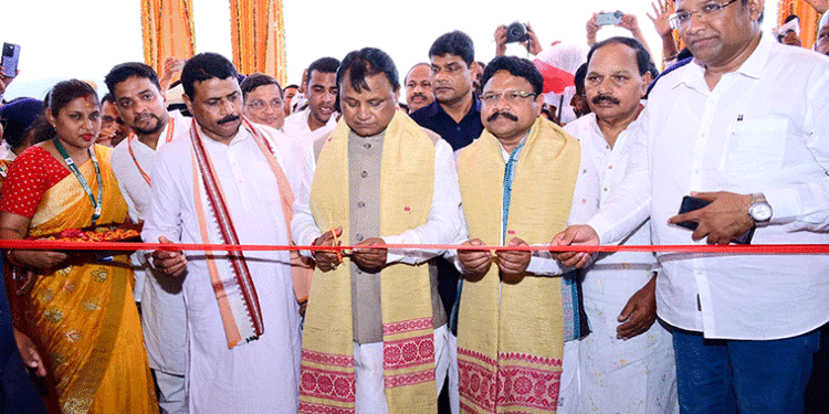 ଦେବଗଡରେ ପ୍ରାୟ ୨୦୫ କୋଟିର ବିଭିନ୍ନ ପ୍ରକଳ୍ପର ଶୁଭ ଉଦ୍‍ଘାଟନ ଓ ଭିତ୍ତି ପ୍ରସ୍ତର ସ୍ଥାପନ କଲେ ମୁଖ୍ୟମନ୍ତ୍ରୀ