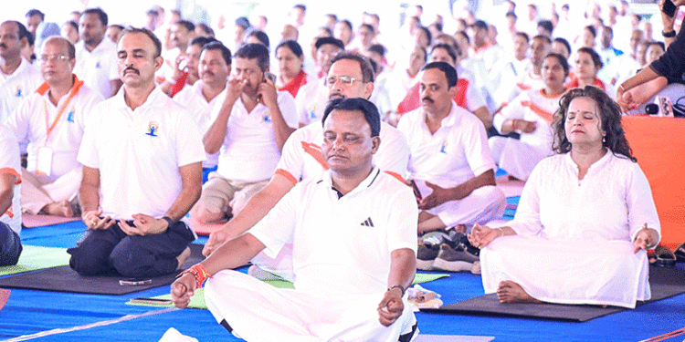 କଳିଙ୍ଗ ଷ୍ଟାଡିୟମରେ  ଅନ୍ତର୍ଜାତୀୟ ଯୋଗ ଦିବସ ପାଳିତ