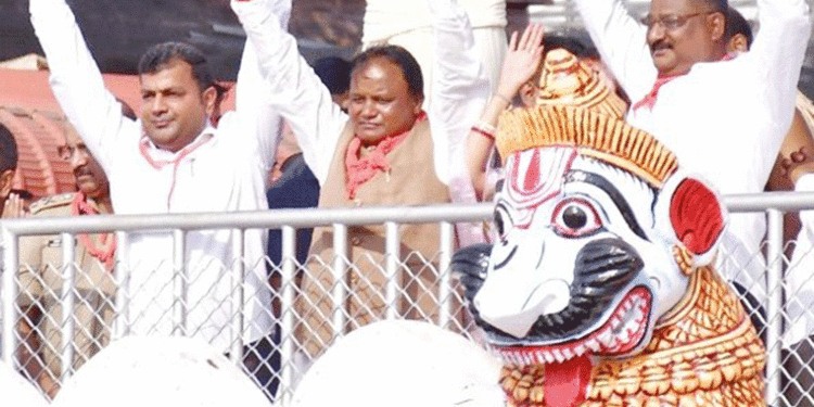 ସ୍ନାନବେଦୀରେ ଚତୁର୍ଦ୍ଧାମୂର୍ତ୍ତିଙ୍କୁ ଦର୍ଶନ କଲେ ମୁଖ୍ୟମନ୍ତ୍ରୀ