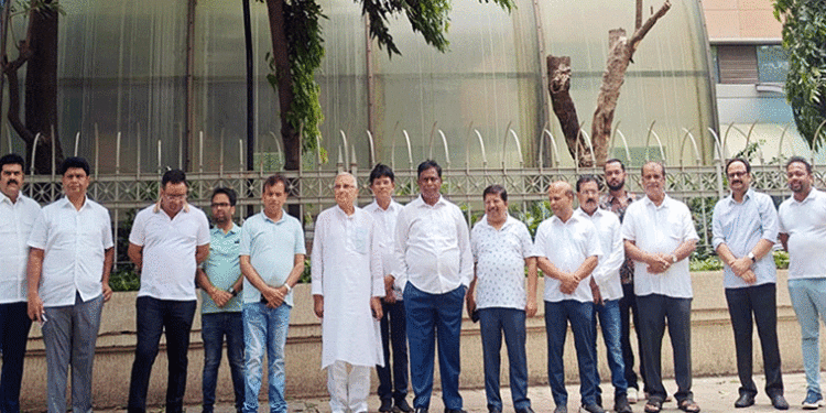 ବିରୋଧୀ ଦଳ ନେତାଙ୍କୁ ଭେଟିଲେ ବିଜେଡିର ବରିଷ୍ଠ ନେତା