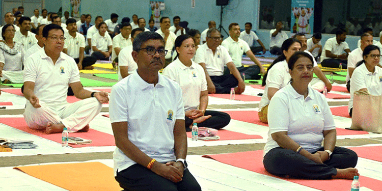 ପୂର୍ବତଟ ରେଳପଥ ପକ୍ଷରୁ ଅନ୍ତର୍ଜାତୀୟ ଯୋଗ ଦିବସ ପାଳନ