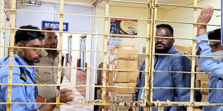 ସହିଦ୍ ଲକ୍ଷ୍ମଣ ନାୟକ ମେଡିକାଲ୍ କଲେଜରେ ବଡ଼ ଅଘଟଣ: ଭୁଲ୍ ଇଞ୍ଜେକସନ୍‌ରୁ ୬ ରୋଗୀଙ୍କ ମୃତ୍ୟୁ