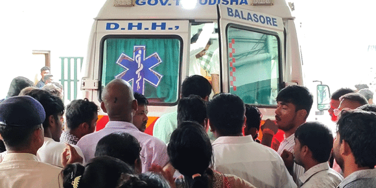 ଏଫ୍ଏମ୍ କଲେଜ ଛାତ୍ରୀ ଆତ୍ମାହୂତି ଘଟଣା : ପ୍ରିନ୍ସିପାଲ ଓ ଏଚ୍ଓଡି ସସପେଣ୍ଡ, ଅଧ୍ୟାପକ ଗିରଫ