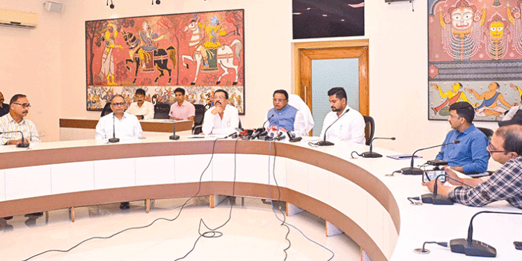 ଆକାଶ ମାର୍ଗରୁ ମୁଖ୍ୟମନ୍ତ୍ରୀଙ୍କ ବାଲେଶ୍ୱର, ଭଦ୍ରକ ଓ ଯାଜପୁରର ବନ୍ୟା ପରିସ୍ଥିତି ଅନୁଧ୍ୟାନ, ୩୦ହଜାର ଲୋକ ପ୍ରଭାବିତ