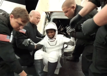 ୧୮ଦିନ ପରେ ସୁରକ୍ଷିତ ପୃଥିବୀକୁ ଫେରିଲେ ଶୁଭାଂଶୁ ଶୁକ୍ଲା, ସମୁଦ୍ରରେ ଅବତରଣ କଲା ‘ଗ୍ରେସ୍’