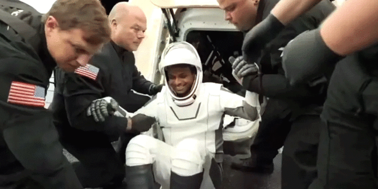 ୧୮ଦିନ ପରେ ସୁରକ୍ଷିତ ପୃଥିବୀକୁ ଫେରିଲେ ଶୁଭାଂଶୁ ଶୁକ୍ଲା, ସମୁଦ୍ରରେ ଅବତରଣ କଲା ‘ଗ୍ରେସ୍’