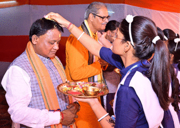 ମୁଖ୍ୟମନ୍ତ୍ରୀଙ୍କ ହାତରେ ରାକ୍ଷୀ ବାନ୍ଧିଲେ ଜୟପୁର ସରସ୍ଵତୀ ଶିଶୁ ବିଦ୍ୟା ମନ୍ଦିରର ଛାତ୍ରୀ