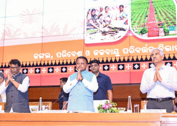 ଦୁର୍ନୀତିରୁ ଦୂରରେ ରହିବାକୁ ଅଧିକାରୀ ମାନଙ୍କୁ ସତର୍କ କରାଇଲେ ମୁଖ୍ୟମନ୍ତ୍ରୀ