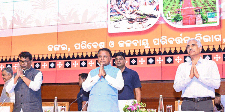 ଦୁର୍ନୀତିରୁ ଦୂରରେ ରହିବାକୁ ଅଧିକାରୀ ମାନଙ୍କୁ ସତର୍କ କରାଇଲେ ମୁଖ୍ୟମନ୍ତ୍ରୀ