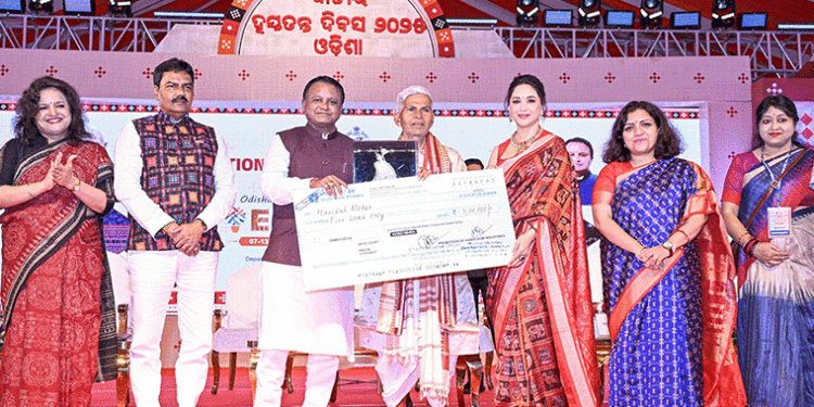 ଜାତୀୟ ହସ୍ତତନ୍ତ ଦିବସ ଅବସରରେ ମୁଖ୍ୟମନ୍ତ୍ରୀ ଉଦ୍ଘାଟନ କଲେ ହସ୍ତତନ୍ତ ମେଳା “ଏକତା”