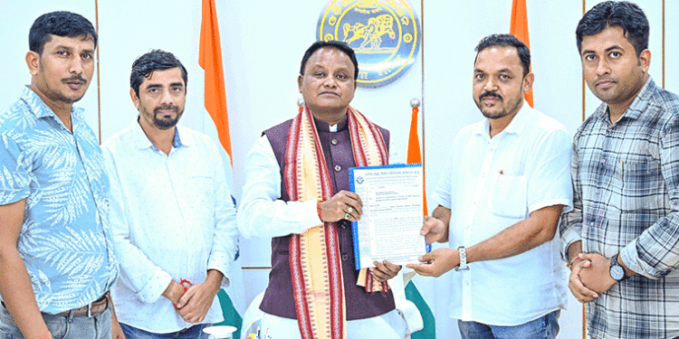ମୁଖ୍ୟମନ୍ତ୍ରୀଙ୍କୁ ଭେଟିଲେ ସ୍ୱାସ୍ଥ୍ୟ ମିଶନ ପରିଚାଳନା କର୍ମଚାରୀ ସଙ୍ଘ