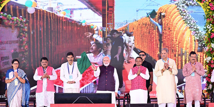 ପ୍ରଧାନମନ୍ତ୍ରୀଙ୍କ ଦ୍ୱାରା ଓଡ଼ିଶାରେ ୧୭୦୦ କୋଟି ଟଙ୍କାରୁ ଅଧିକ ମୂଲ୍ୟର ରେଳ ପ୍ରକଳ୍ପର ଶୁଭାରମ୍ଭ ଏବଂ ରାଷ୍ଟ୍ରକୁ ସମର୍ପିତ