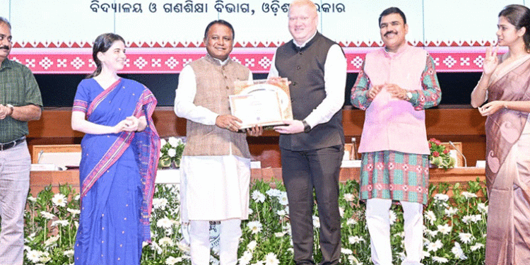 ପିଲାଙ୍କ ସ୍ୱପ୍ନପୂରଣ ପାଇଁ ଶିକ୍ଷାଦାନ ସହ ସେମାନଙ୍କ ମେଣ୍ଟର ହୁଅନ୍ତୁ, ମାର୍ଗଦର୍ଶନ କରନ୍ତୁ : ମୁଖ୍ୟମନ୍ତ୍ରୀ