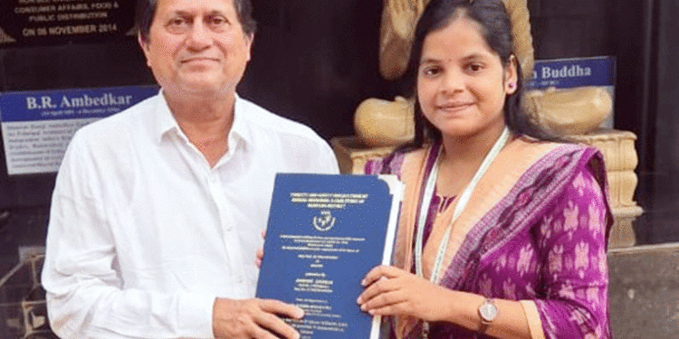 କିସ୍‍ ଛାତ୍ରୀ ଜାମିନୀ ଚୁକଟିଆ ଭୁଞ୍ଜିଆ ଜନଜାତିର ପ୍ରଥମ ରିସର୍ଚ୍ଚ ସ୍କଲାର୍‍