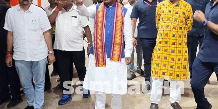 ପ୍ରଧାନମନ୍ତ୍ରୀ ମୋଦୀଙ୍କ ଗସ୍ତ ନେଇ ଝାରସୁଗୁଡ଼ାରେ ମୁଖ୍ୟମନ୍ତ୍ରୀ ସମୀକ୍ଷା