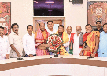 ମୁଖ୍ୟମନ୍ତ୍ରୀଙ୍କୁ ଭେଟିଲେ ନବଗଠିତ ଶ୍ରୀମନ୍ଦିର ପରିଚାଳନା କମିଟିର ସଦସ୍ୟ
