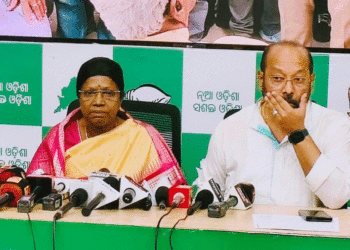 ମନ୍ତ୍ରୀଙ୍କ ନାଁ ହଟାଇବା ପାଇଁ ବିକ୍ରମ ପଣ୍ଡାଙ୍କୁ ଫସାଇଛି ପୁଲିସ: ବିଜେଡ଼ି