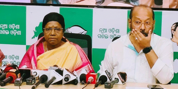 ମନ୍ତ୍ରୀଙ୍କ ନାଁ ହଟାଇବା ପାଇଁ ବିକ୍ରମ ପଣ୍ଡାଙ୍କୁ ଫସାଇଛି ପୁଲିସ: ବିଜେଡ଼ି