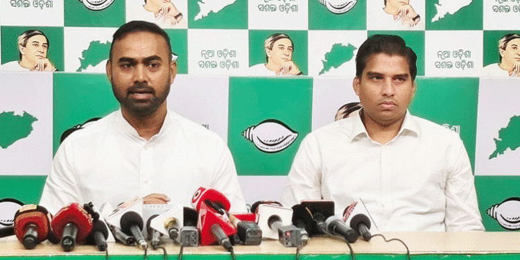 ପୋଲିସ ଏସ୍‌ଆଇ ନିଯୁକ୍ତିରେ କେଳେଙ୍କାରୀ ପ୍ରସଙ୍ଗ, ସିବିଆଇ ତଦନ୍ତ ଦାବିରେ ରାଜରାସ୍ତାକୁ ଓହ୍ଲାଇବ ବିଜେଡି