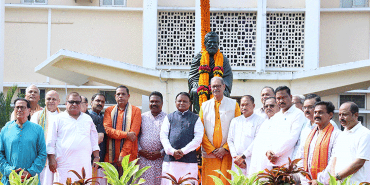 ବିଧାନସଭା ପରିସରରେ ଉତ୍କଳମଣି ପଣ୍ଡିତ ଗୋପବନ୍ଧୁଙ୍କ ଜୟନ୍ତୀ ପାଳିତ