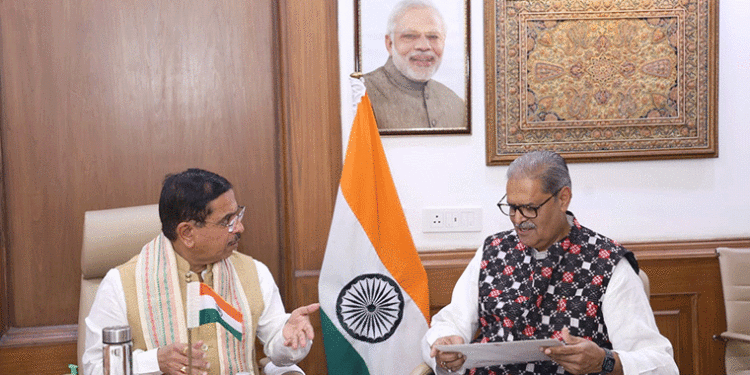 କେନ୍ଦ୍ର ମନ୍ତ୍ରୀ ଶ୍ରୀ ପ୍ରହଲ୍ଲାଦ ଜୋଶୀଙ୍କୁ ସୌଜନ୍ୟମୂଳକ ସାକ୍ଷାତ କଲେ ଉପମୁଖ୍ୟମନ୍ତ୍ରୀ ଶ୍ରୀ ସିଂହଦେଓ