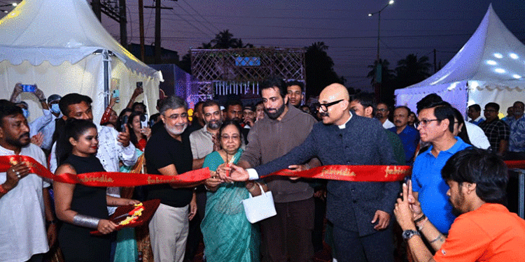 ବାଲେଶ୍ବରରେ ଫାବ୍‌ ଇଣ୍ଡିଆର ନୂଆ ସୋରୁମ୍‌ ଉଦ୍‌ଘାଟନ କଲେ ସୋନୁ ସୁଦ୍‌