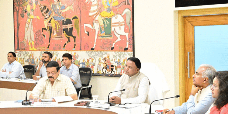 ବାତ୍ୟା ମୋନ୍ଥାର ମୁକାବିଲା ପ୍ରସ୍ତୁତି ସମୀକ୍ଷା କଲେ ମୁଖ୍ୟମନ୍ତ୍ରୀ