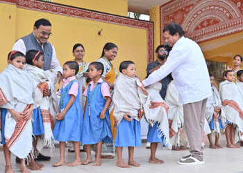 କିସ୍‍ ରେ ୪୦ ହଜାର ଛାତ୍ରଛାତ୍ରୀଙ୍କୁ ଶାଲ୍‍ ଓ ସ୍ୱେଟର ବଣ୍ଟନ