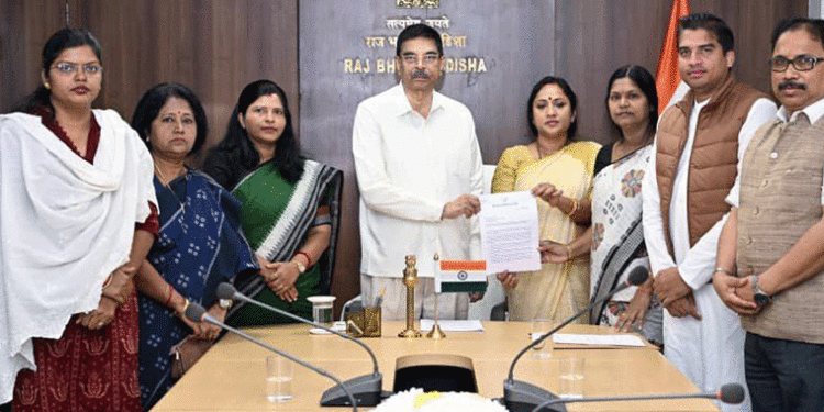 ବିଜେପି ବିଧାୟକଙ୍କ ବହିଷ୍କାର ଦାବିରେ ରାଜ୍ୟପାଳଙ୍କୁ ବିଜେଡିର ସ୍ମାରକପତ୍ର