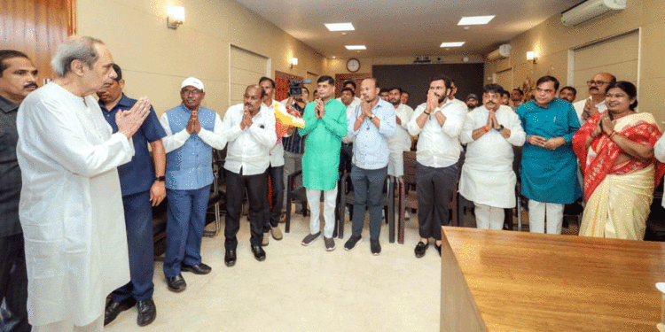 ନୂଆପଡ଼ାର ବିଜେଡି ନେତା ଓ କର୍ମୀଙ୍କୁ ଟିପ୍ସ ଦେଲେ ବିଜେଡି ସୁପ୍ରିମୋ ନବୀନ ପଟ୍ଟନାୟକ