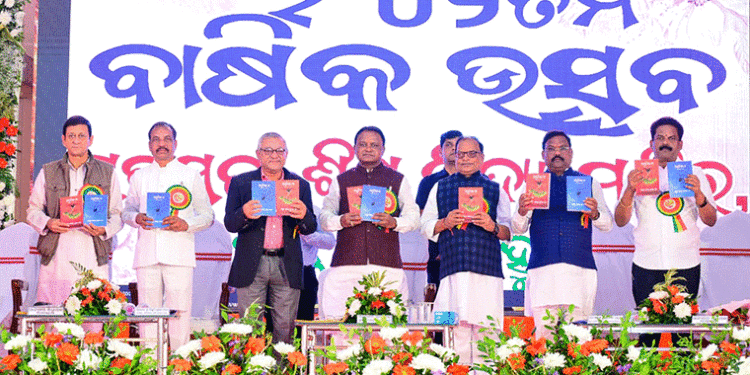 ବ୍ରହ୍ମପୁର ନୀଳକଣ୍ଠ ନଗର ସରସ୍ଵତୀ ଶିଶୁ ବିଦ୍ୟା ମନ୍ଦିରର ବାର୍ଷିକ ଉତ୍ସବରେ ଯୋଗଦେଲେ ମୁଖ୍ୟମନ୍ତ୍ରୀ