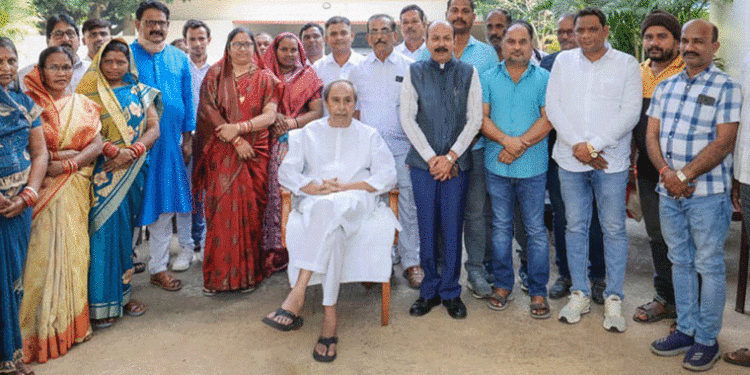 ନବୀନ ପଟ୍ଟନାୟକଙ୍କୁ ଭେଟିଲେ ହିଞ୍ଜିଳି ମ୍ୟୁନିସିପାଲିଟିର ବିଜେଡି ନେତା ଓ କର୍ମୀ