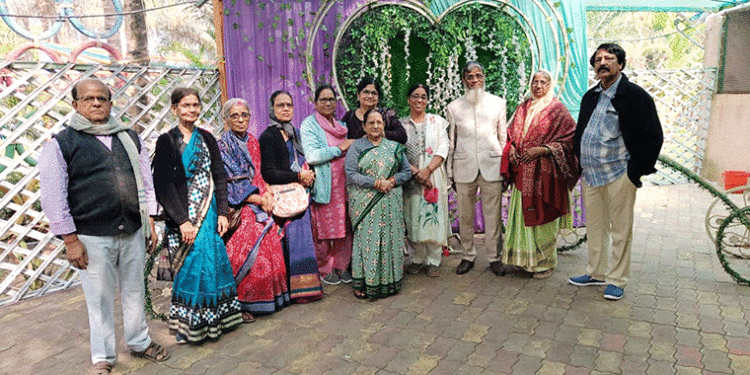 କଟକ ରାଣୀହାଟ ହାଇସ୍କୁଲ୍‌ ୧୯୭୪ ବ୍ୟାଚ୍‌ ଛାତ୍ରଛାତ୍ରୀଙ୍କ ବନ୍ଧୁ ମିଳନ