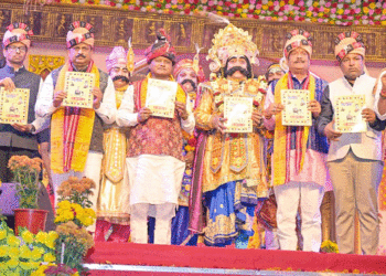ବରଗଡ଼ ଧନୁଯାତ୍ରାରେ ମୁଖ୍ୟମନ୍ତ୍ରୀ: ହାତୀ ପିଠିରେ ବସି ବୁଲିଲେ ମଥୁରା ନଗରୀ