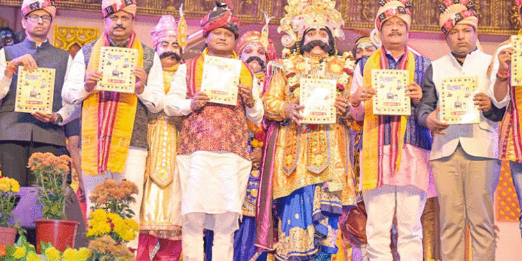 ବରଗଡ଼ ଧନୁଯାତ୍ରାରେ ମୁଖ୍ୟମନ୍ତ୍ରୀ: ହାତୀ ପିଠିରେ ବସି ବୁଲିଲେ ମଥୁରା ନଗରୀ