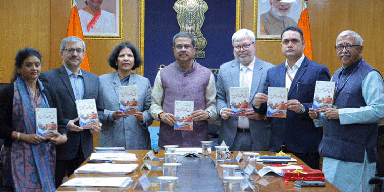 କେନ୍ଦ୍ର ଶିକ୍ଷାମନ୍ତ୍ରୀ ଧର୍ମେନ୍ଦ୍ର ପ୍ରଧାନଙ୍କ ଦ୍ବାରା ଉନ୍ମୋଚିତ ହେଲା ଉର୍ଦ୍ଦୁ ପୁସ୍ତକ ‘ଖୁତବାତ୍-ଏ-ମୋଦୀ’