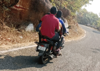ମିଳିଲାନି ମହାପ୍ରୟାଣ ଗାଡ଼ି: ବାଇକରେ ବୁହାହେଲା ମୃତଦେହ