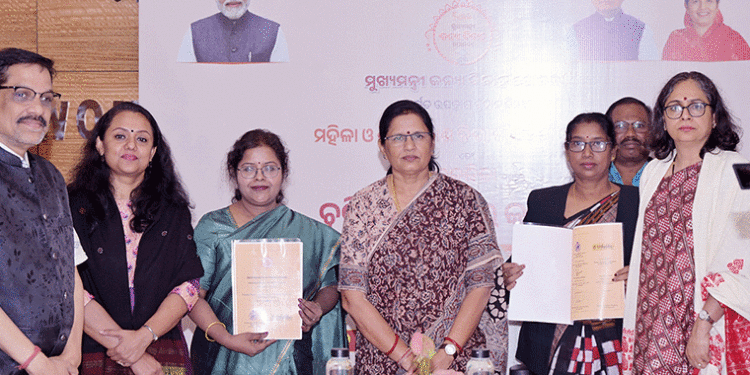 ମୁଖ୍ୟମନ୍ତ୍ରୀ କନ୍ୟା ବିବାହ ଯୋଜନା ଅନ୍ତର୍ଗତ ଉପହାର ସାମଗ୍ରୀ ଯୋଗାଇବା ପାଇଁ ମହିଳା ଓ ଶିଶୁ ବିକାଶ ବିଭାଗ ସହ ଉତ୍କଳିକାର ବୁଝାମଣାପତ୍ର ସ୍ବାକ୍ଷରିତ