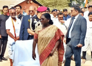 ପାହାଡପୁରରେ ରାଷ୍ଟ୍ରପତି: ଜାହିରା ପୀଠ-ଗୋଷାଣୀରେ ନେଲେ ଆଶୀର୍ବାଦ, ମହିଳାଙ୍କ ସହ ଭାବବିନିମୟ କଲେ