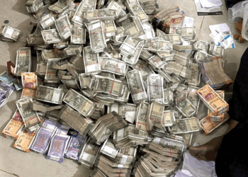 କଟକ ଖଣି ଉପନିର୍ଦ୍ଦେଶକ ଦେବବ୍ରତ ମହାନ୍ତିଙ୍କ ଘରୁ ୪ କୋଟିରୁ ଅଧିକ ନଗଦ ଜବତ