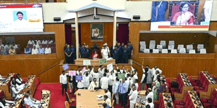 ଆଜି ବି ଗୃହକାର୍ଯ୍ୟ ବାଧାପ୍ରାପ୍ତ : ଧାନମଣ୍ଡି ପ୍ରସଙ୍ଗରେ କମ୍ପିଲା ଗୃହ