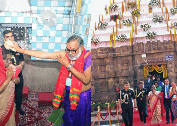 ମାଆ ବିରଜାଙ୍କ ଦର୍ଶନ ସହ ନାଭିଗୟାରେ ପିତୃପୁରୁଷଙ୍କୁ ପିଣ୍ଡଦାନ କଲେ ରାଷ୍ଟ୍ରପତି