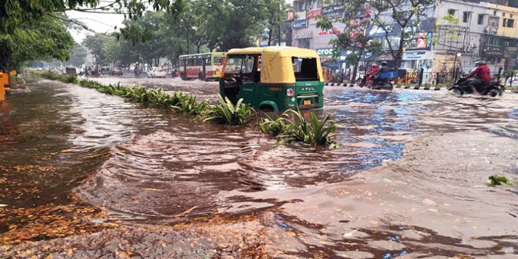 ରାଜଧାନୀରେ ଘଡ଼ଘଡ଼ି ସହ କୁଆପଥର ବର୍ଷା