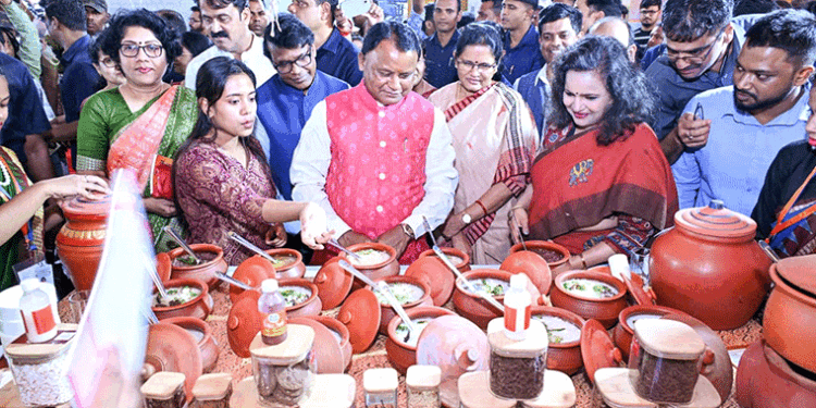 ‘ପଖାଳ ପରବ’ ପାଳିତ: ପଖାଳ ଓଡ଼ିଶାର ସଂସ୍କୃତି ଓ ପରମ୍ପରାର ଏକ ଅବିଚ୍ଛେଦ୍ୟ ଅଙ୍ଗ
