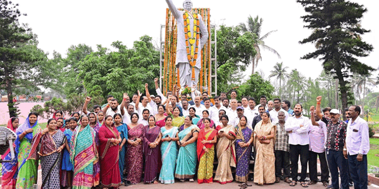 ପାରାଦୀପରେ ବିଜୁ ପଟନାୟକ ଙ୍କ ୨୯ତମ ଶ୍ରାଦ୍ଧ ବାର୍ଷିକୀ ଓ ‘ପ୍ରବାଦ ପୁରୁଷ ଦିବସ’ ପାଳିତ