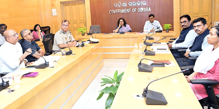 ଭିଡ ନକରିବା ଏବଂ ଅନାବଶ୍ୟକ ଭାବେ ଅଧିକ ମହଜୁଦ ନରଖିବାକୁ ପରାମର୍ଶ