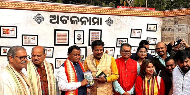 ୱାର୍ଲ୍ଡ ଏକ୍ସଲେନ୍ସ ବୁକ୍ ଅଫ୍ ରେକର୍ଡସରେ ସ୍ଥାନ ପାଇଲେ ପେପରମ୍ୟାନ ଇଣ୍ଡିଆ ଶଶାଙ୍କ